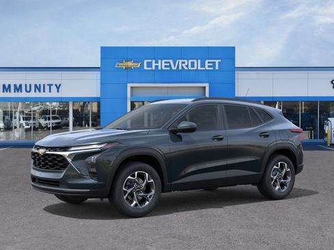 New 2026 Chevrolet Trax LT w/ LT Convenience Package FWD image 3
