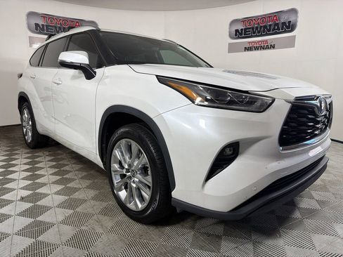 Used 2022 Toyota Highlander Limited FWD image 1