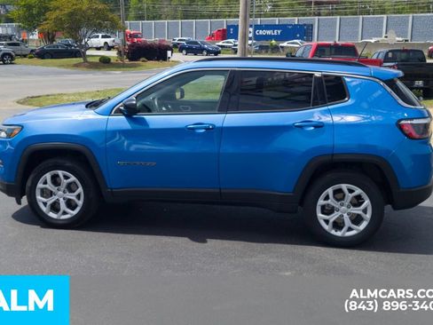 Used 2024 Jeep Compass Latitude AWD/4WD image 10