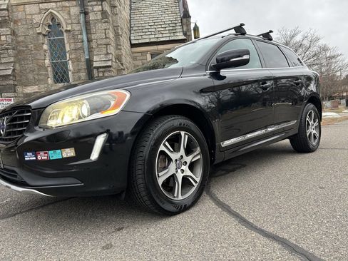 Used 2015 Volvo XC60 T6 Platinum w/ Climate Package image 2