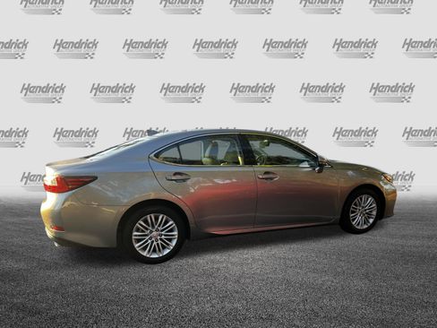 Used 2017 Lexus ES 350 w/ Premium Package image 10
