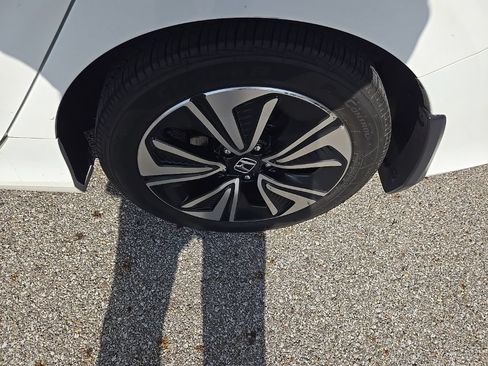 Used 2018 Honda Civic EX-L image 9