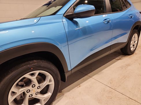 New 2026 Chevrolet Trax LS w/ LS Convenience Package FWD image 6