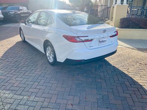 Used 2025 Toyota Camry LE image 3