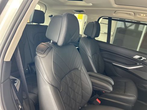 Used 2023 BMW X7 xDrive40i w/ Premium Package AWD/4WD image 31