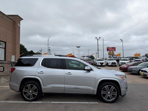 Used 2018 GMC Acadia Denali w/ Technology Package FWD image 4
