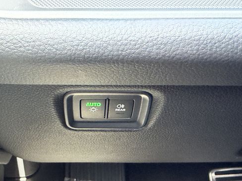 Certified 2026 Porsche Cayenne S AWD/4WD image 32