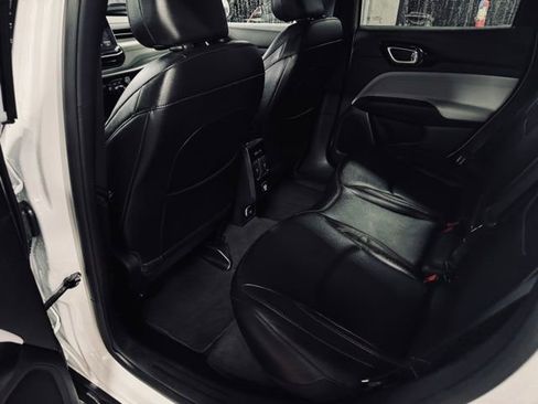 Used 2024 Jeep Compass Limited image 18