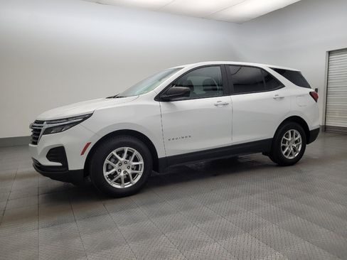 Used 2022 Chevrolet Equinox LS w/ LS Convenience Package image 2