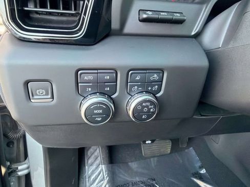 Used 2024 GMC Sierra 1500 AT4 w/ Technology Package image 32