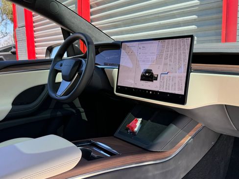 Used 2024 Tesla Model X image 15