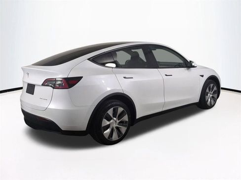 Used 2023 Tesla Model Y Long Range image 5