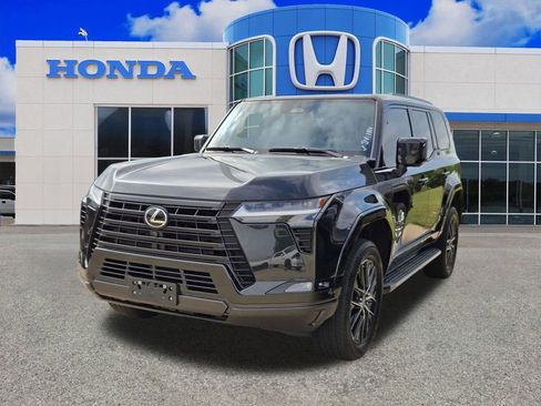 Used 2025 Lexus GX 550 w/ Cold Area Package image 2