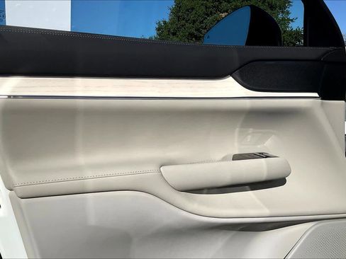 New 2025 Volvo EX90 Plus w/ Protection Package Premier image 24