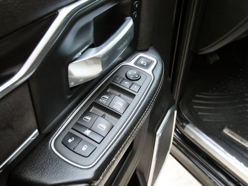 Used 2022 RAM 2500 Laramie AWD/4WD image 19