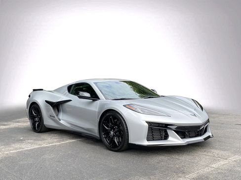 Used 2026 Chevrolet Corvette Z06 RWD image 2