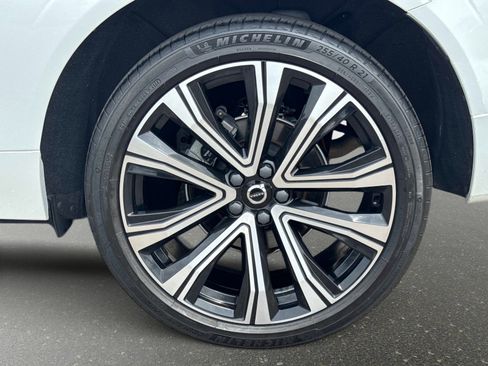 Used 2023 Volvo XC60 B5 Ultimate w/ Protection Package Premier FWD image 9