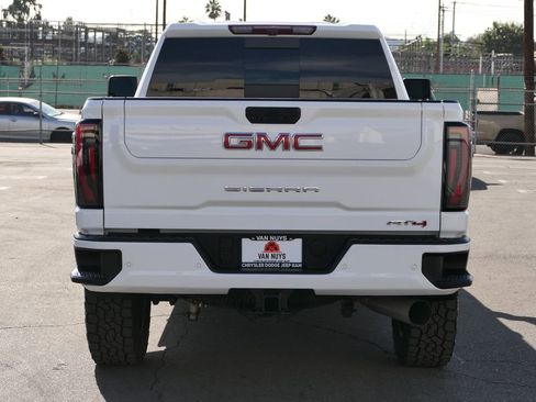 Used 2024 GMC Sierra 2500 AT4 w/ AT4 Preferred Package image 6