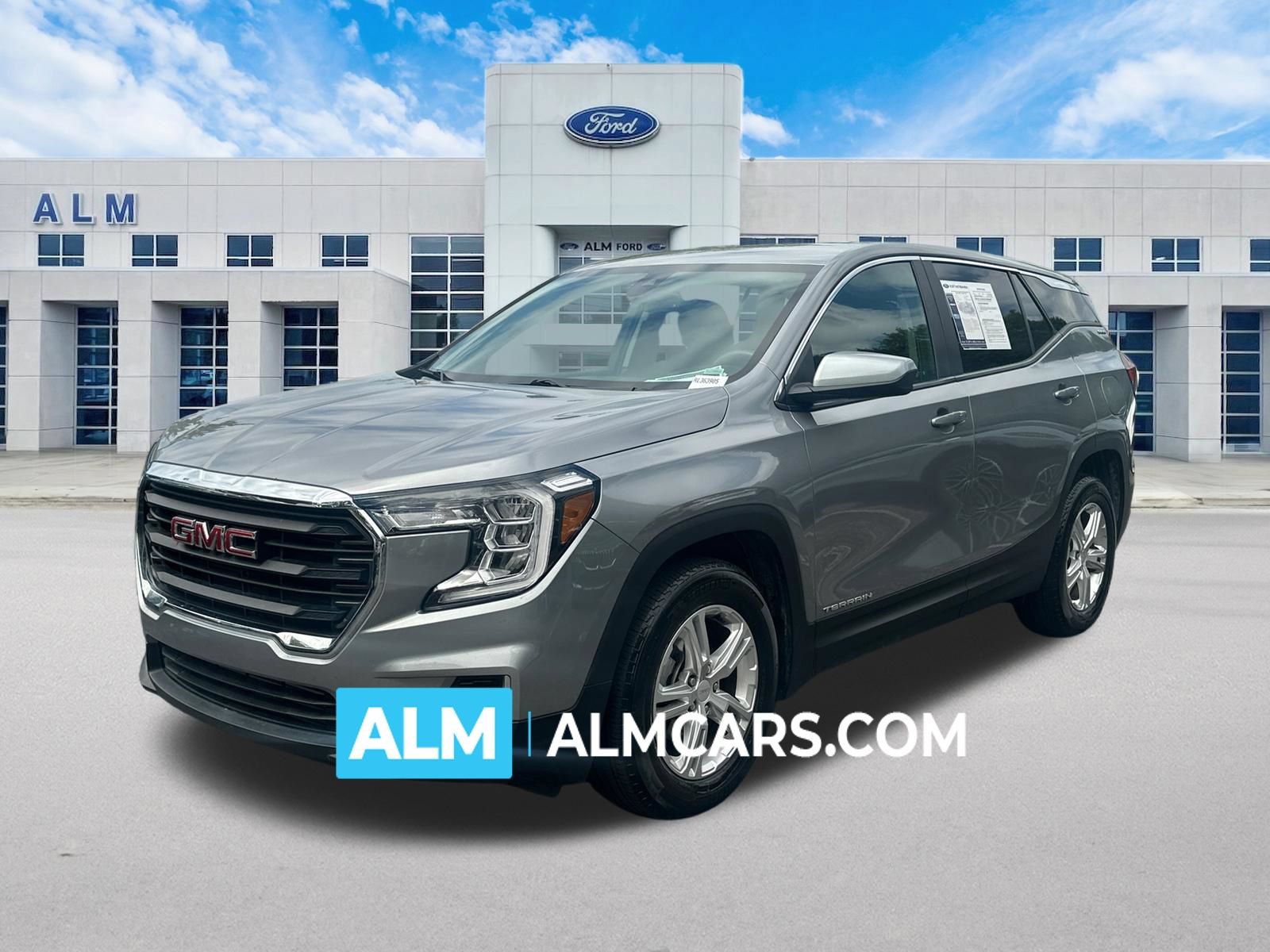Used 2024 GMC Terrain SLE FWD image 1
