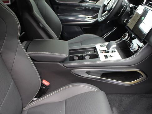 Used 2026 Jaguar F-PACE R-Dynamic S image 3