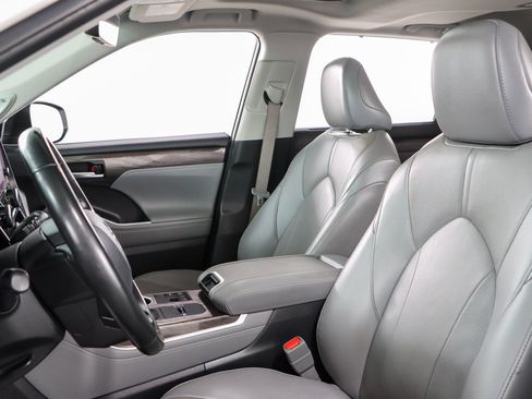 Used 2023 Toyota Highlander Limited FWD image 24