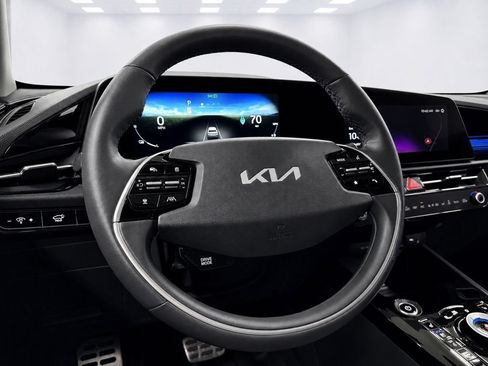 Used 2023 Kia Niro Wave w/ Wave Preserve Package FWD image 17