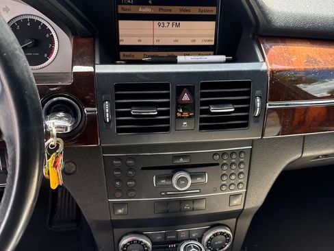 Used 2011 Mercedes-Benz GLK 350 4MATIC image 4