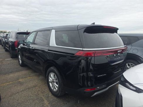 Used 2024 Kia Carnival LX FWD image 11