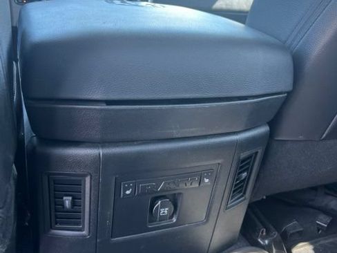 Used 2018 RAM 1500 Laramie w/ Convenience Group AWD/4WD image 16