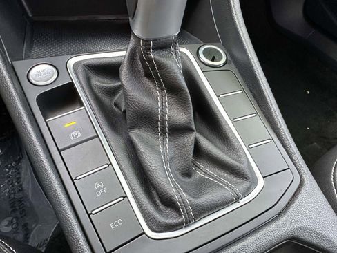 Used 2024 Volkswagen Jetta SE image 18