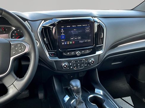 Used 2023 Chevrolet Traverse LT FWD image 9