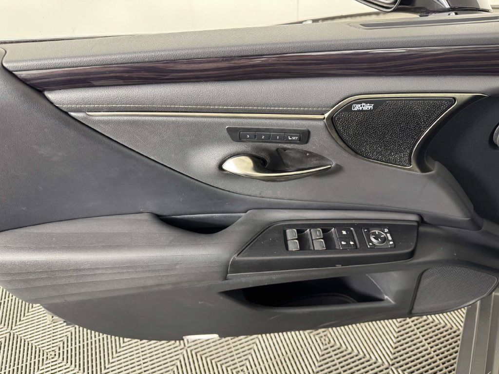 Used 2021 Lexus ES 300h w/ Accessory Package 2 FWD image 16