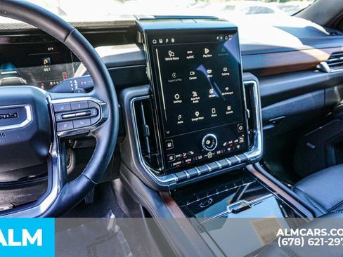 Used 2025 GMC Yukon XL Denali AWD/4WD image 33