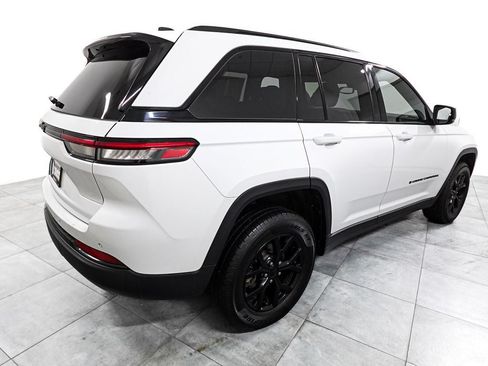 Used 2024 Jeep Grand Cherokee Altitude AWD/4WD image 7