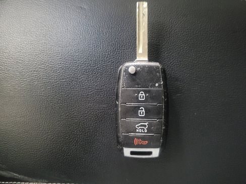 Used 2018 Kia Sorento LX image 32