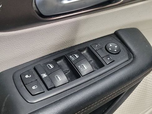 Used 2017 Chrysler Pacifica Touring-L FWD image 27