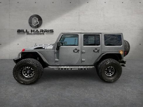 Used 2016 Jeep Wrangler Unlimited Sahara w/ Dual Top Group AWD/4WD image 10