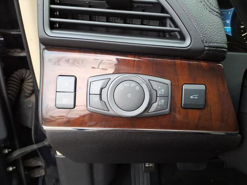 Used 2014 Lincoln MKX FWD w/ Equipment Group 101A image 15