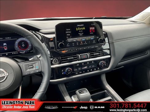 Used 2024 Nissan Pathfinder Platinum AWD/4WD image 9