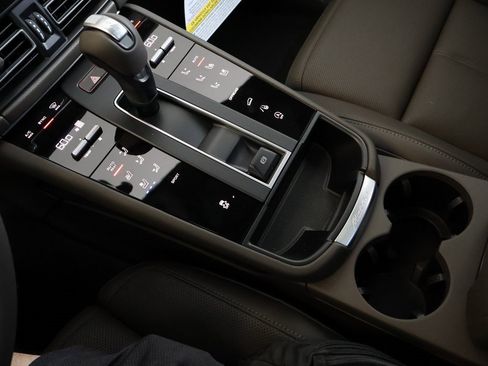 New 2025 Porsche Macan image 24