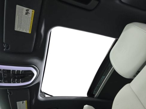 Certified 2023 Porsche Macan S AWD/4WD image 28