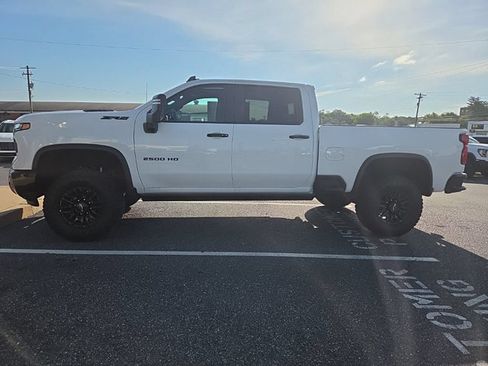 Certified 2025 Chevrolet Silverado 2500 ZR2 w/ Technology Package AWD/4WD image 2