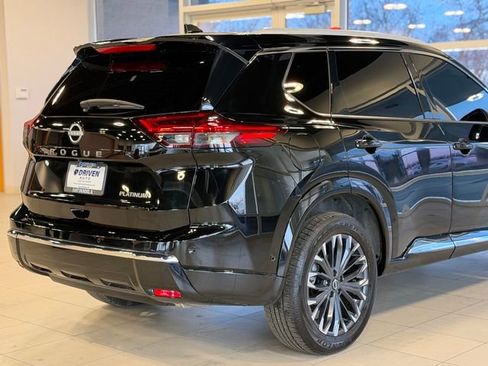 Used 2025 Nissan Rogue Platinum image 11