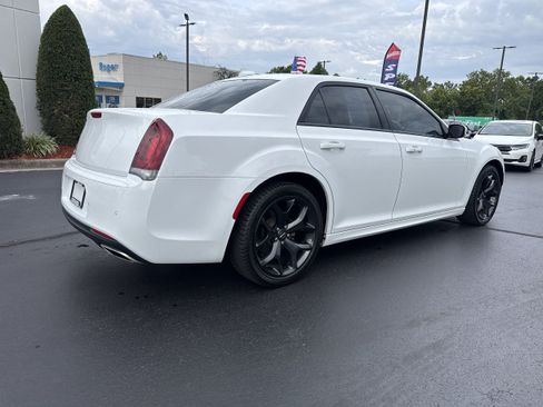 Used 2021 Chrysler 300 Touring L RWD image 10