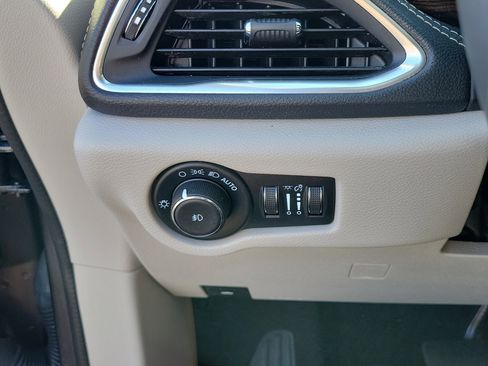 Used 2022 Chrysler Pacifica Limited AWD/4WD image 26