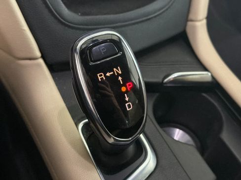 Used 2017 Cadillac XT5 FWD image 28