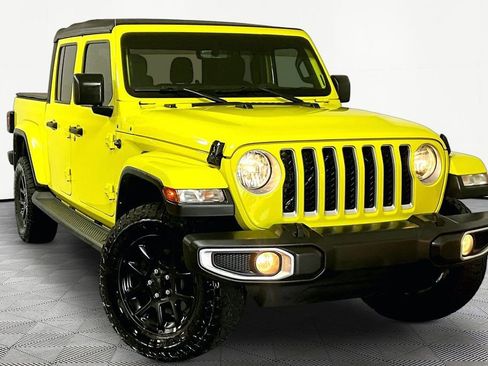 Used 2023 Jeep Gladiator Overland AWD/4WD image 1
