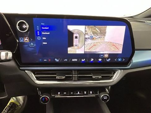 Used 2024 Chevrolet Equinox EV LT FWD image 25
