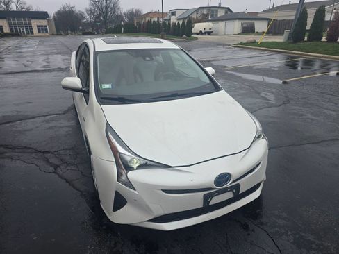 Used 2018 Toyota Prius Three w/ Advanced Technology Package image 5