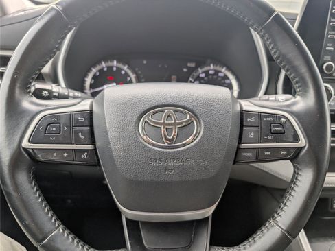 Used 2022 Toyota Highlander XLE image 22